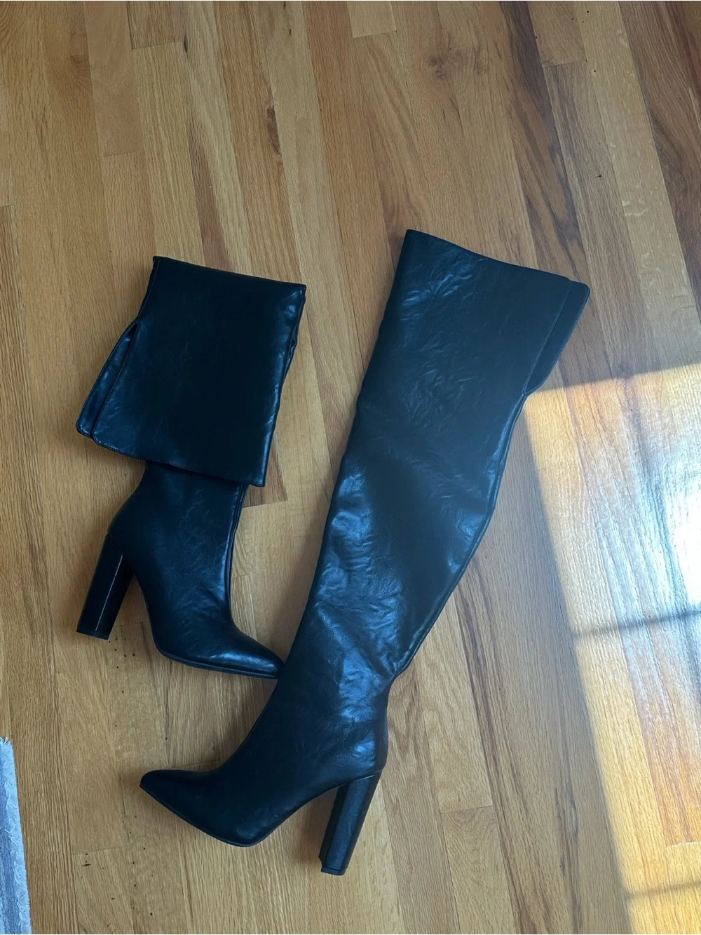 Women's Black Leather Knee-High Block Heel Boots
